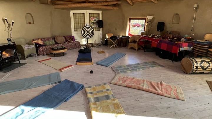 land_van_een_strohuis_Yoga